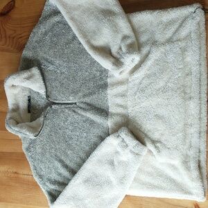 Women's Doe & Rae cozy pullover top